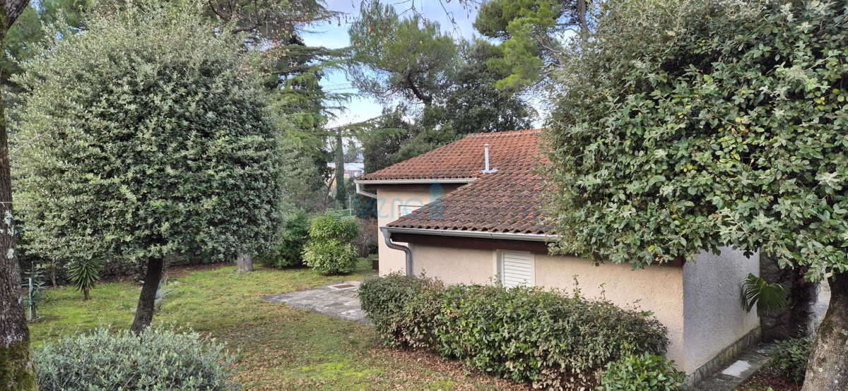 Malinska, Isola di Krk, casa indipendente, giardino, prima fila sul mare, vendita