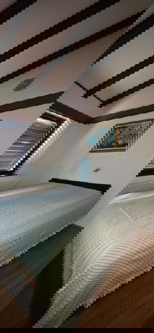 Novi Vinodolski, Bribir, casa bifamiliare 115m2 con giardino di 800m2, vendita