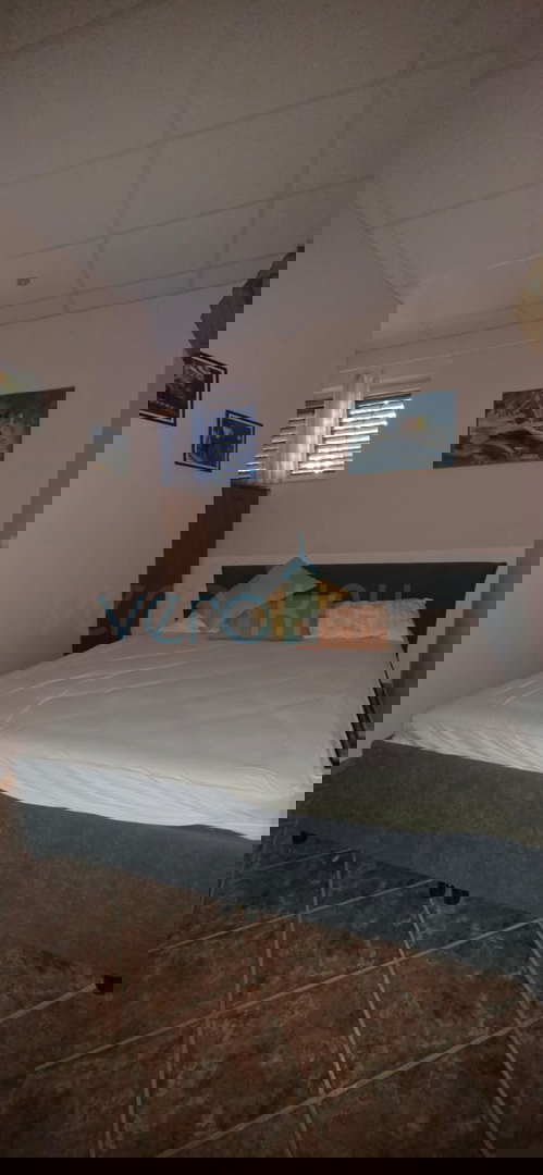 Novi Vinodolski, Bribir, casa bifamiliare 115m2 con giardino di 800m2, vendita