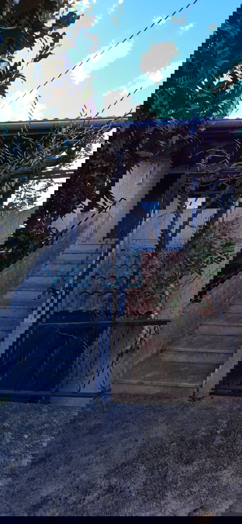 Novi Vinodolski, Bribir, casa bifamiliare 115m2 con giardino di 800m2, vendita