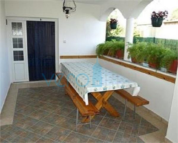 Isola di Krk, Šilo, casa con cinque appartamenti vicino al mare, in vendita