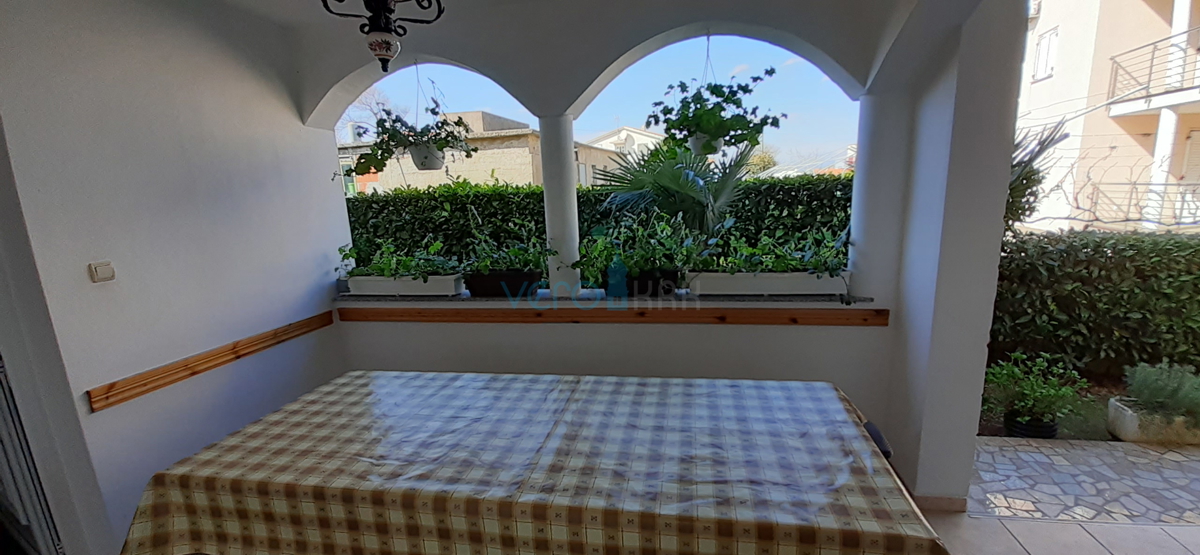 Isola di Krk, Šilo, casa con cinque appartamenti vicino al mare, in vendita