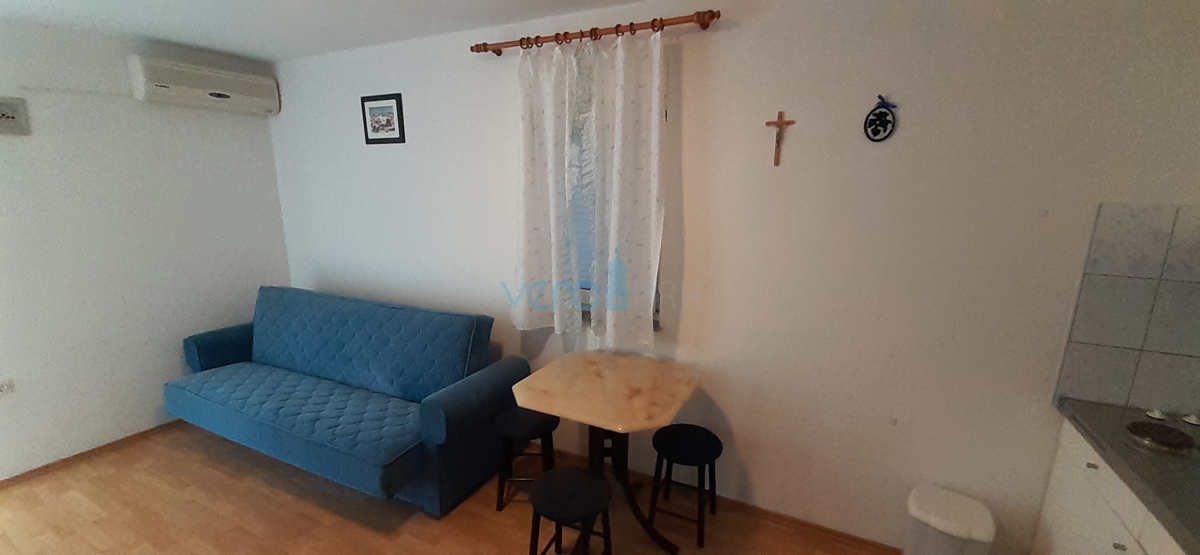 Isola di Krk, Šilo, casa con cinque appartamenti vicino al mare, in vendita