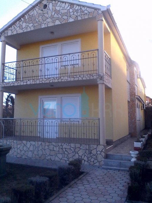 Isola di Krk, Šilo, casa con cinque appartamenti vicino al mare, in vendita