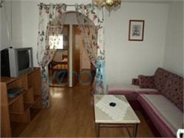 Isola di Krk, Šilo, casa con cinque appartamenti vicino al mare, in vendita