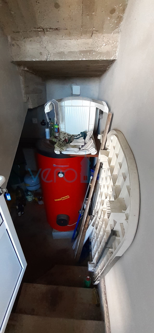 Isola di Krk, Šilo, casa con cinque appartamenti vicino al mare, in vendita