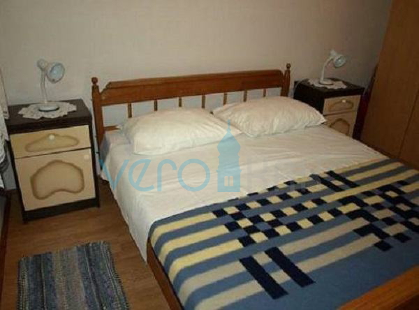 Isola di Krk, Šilo, casa con cinque appartamenti vicino al mare, in vendita