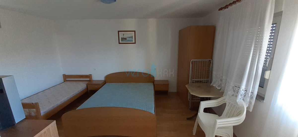 Isola di Krk, Šilo, casa con cinque appartamenti vicino al mare, in vendita