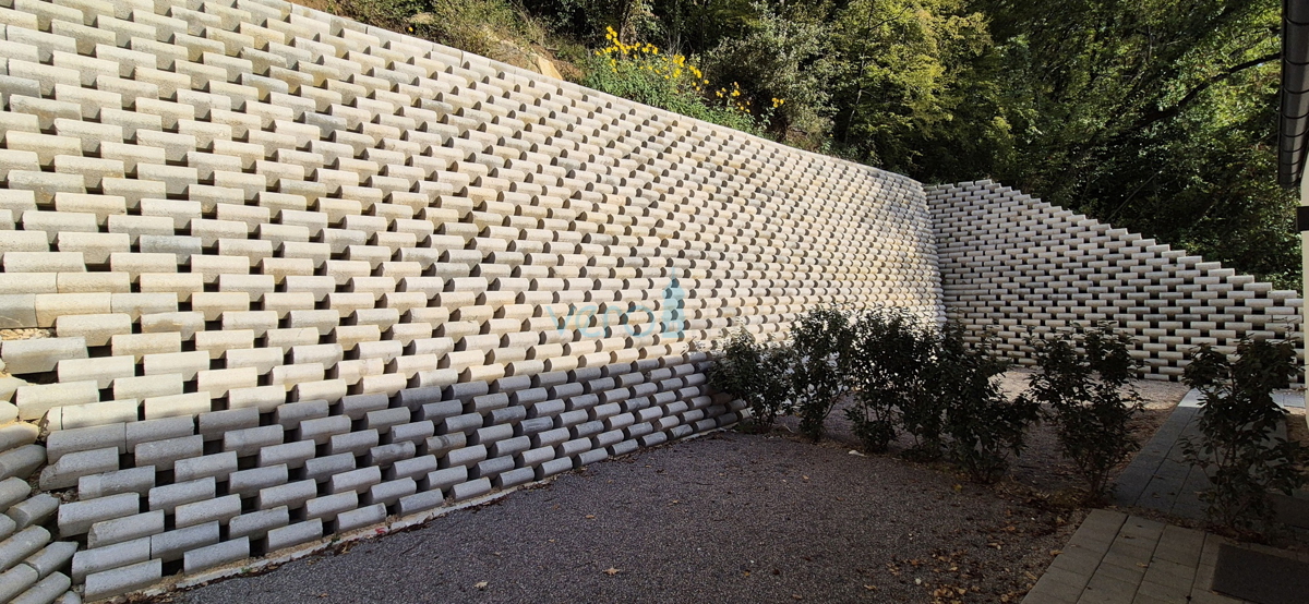 Isola di Krk, Omišalj, Appartamento al primo piano con vista mare, giardino, a 170 m dal mare, vendita