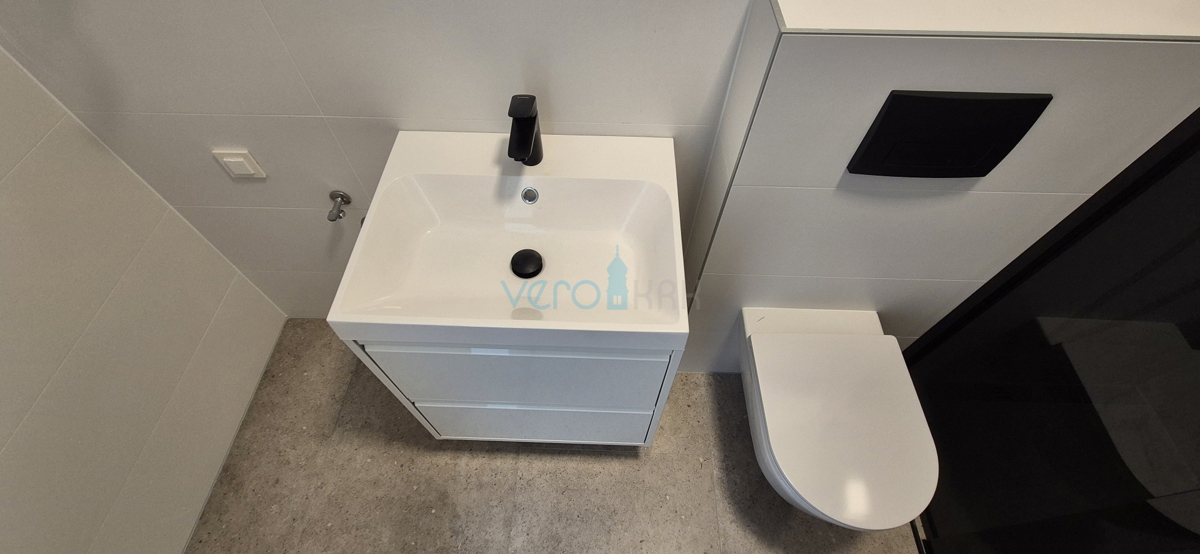 Isola di Krk, Omišalj, Appartamento al primo piano con vista mare, giardino, a 170 m dal mare, vendita