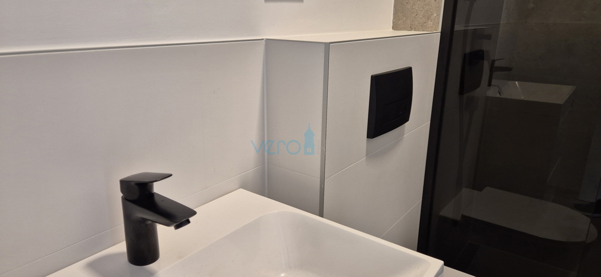 Isola di Krk, Omišalj, Appartamento al primo piano con vista mare, giardino, a 170 m dal mare, vendita