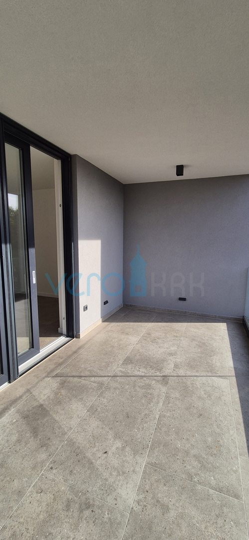 Isola di Krk, Omišalj, Appartamento al primo piano con vista mare, giardino, a 170 m dal mare, vendita