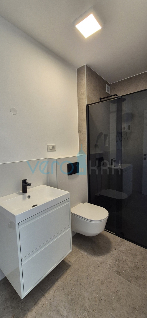 Isola di Krk, Omišalj, Appartamento al primo piano con vista mare, giardino, a 170 m dal mare, vendita