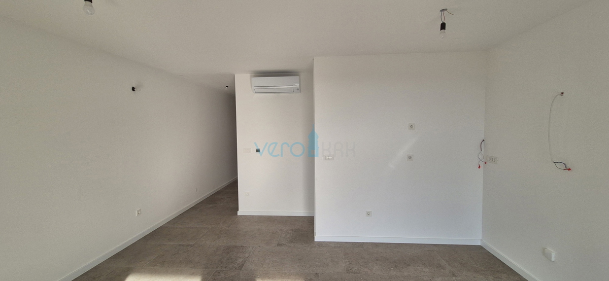 Isola di Krk, Omišalj, Appartamento al primo piano con vista mare, giardino, a 170 m dal mare, vendita