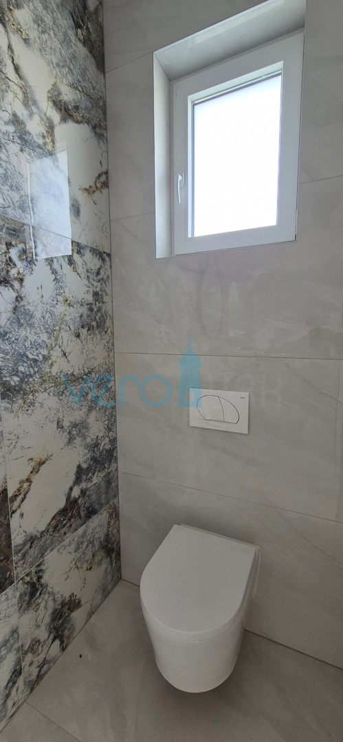 Isola di Krk, città di Krk, dintorni, villa 200m2, piscina, vista aperta, vendita