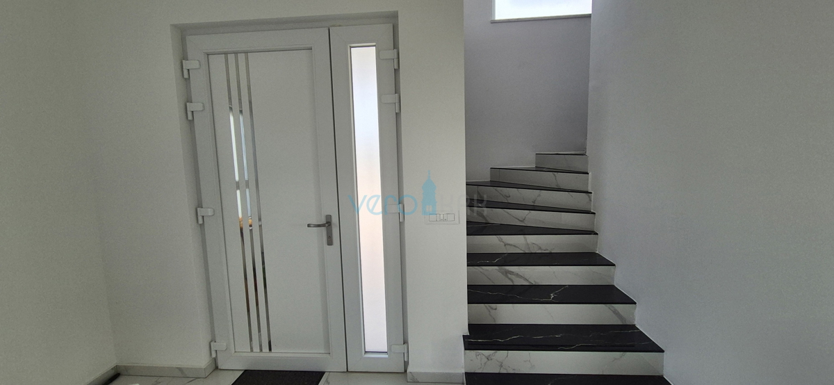 Isola di Krk, città di Krk, dintorni, villa 200m2, piscina, vista aperta, vendita