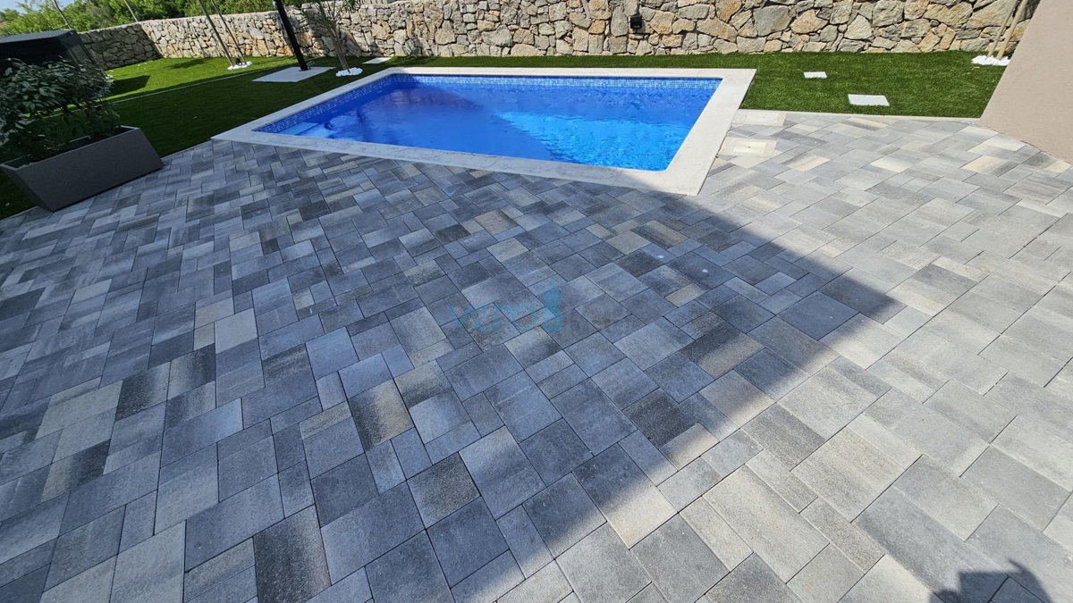 Isola di Krk, città di Krk, dintorni, villa 200m2, piscina, vista aperta, vendita