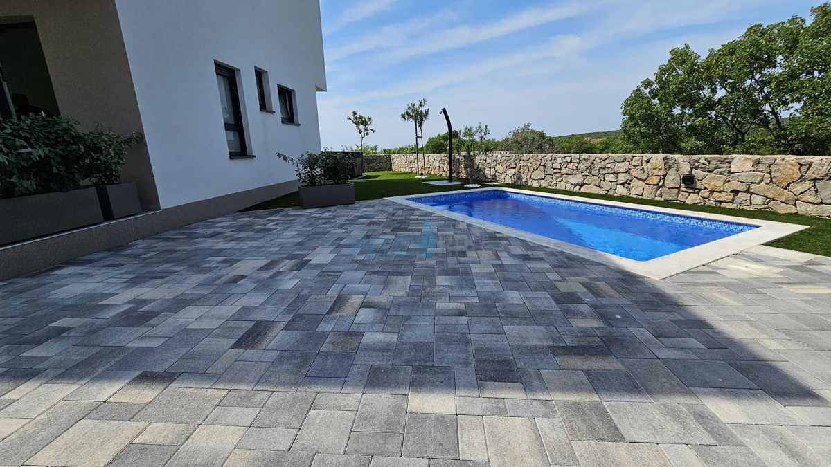 Isola di Krk, città di Krk, dintorni, villa 200m2, piscina, vista aperta, vendita