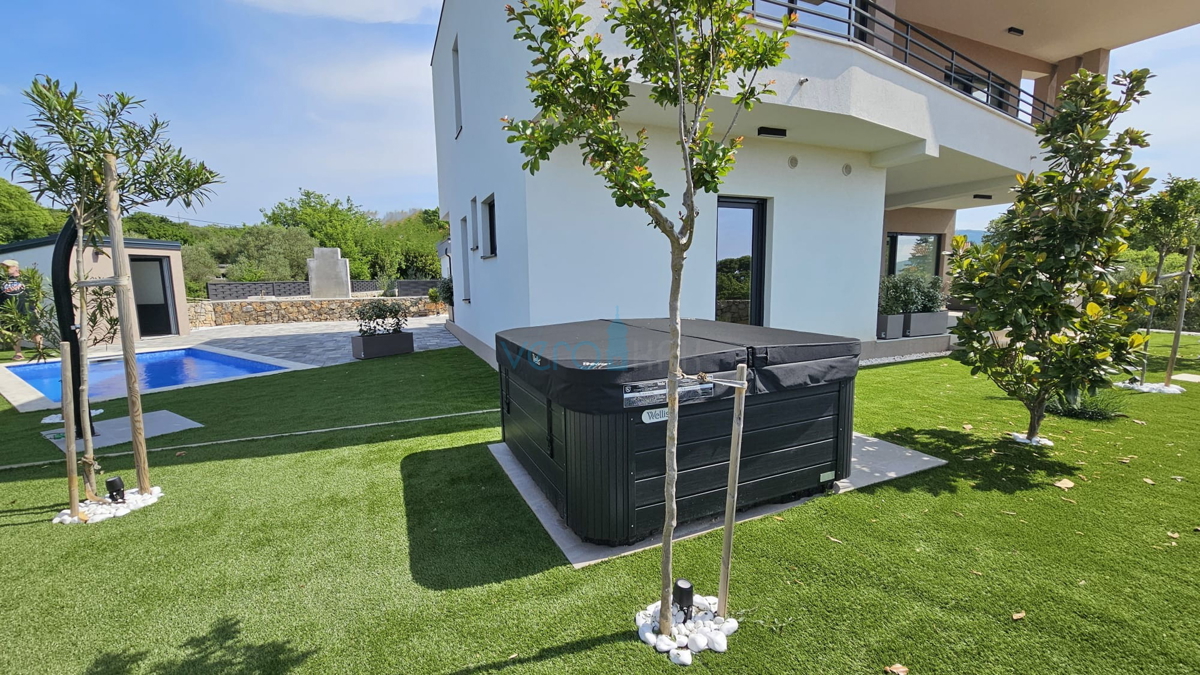 Isola di Krk, città di Krk, dintorni, villa 200m2, piscina, vista aperta, vendita