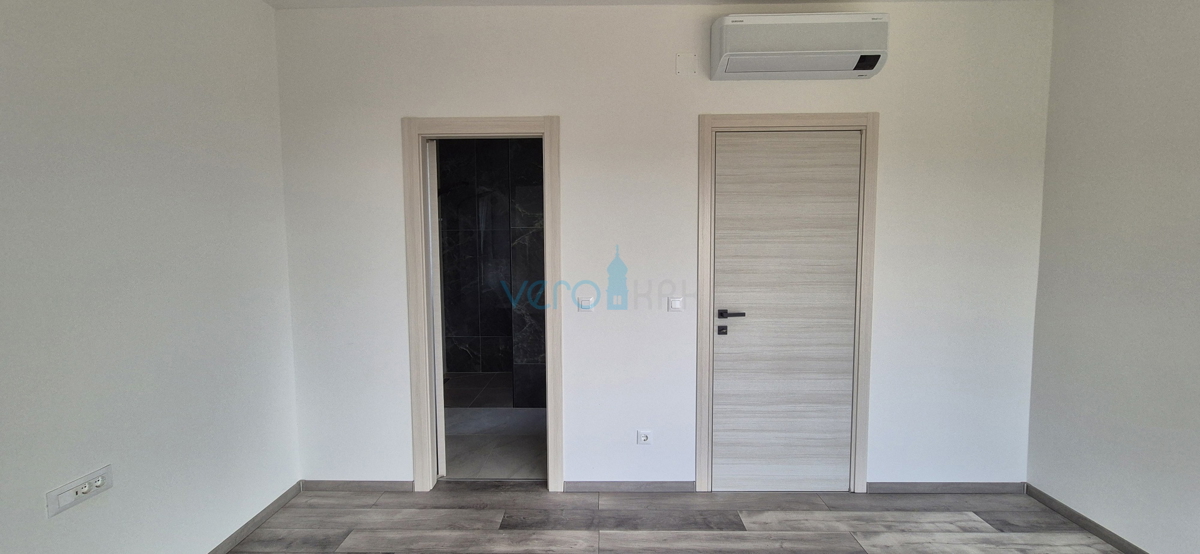 Isola di Krk, città di Krk, dintorni, villa 200m2, piscina, vista aperta, vendita