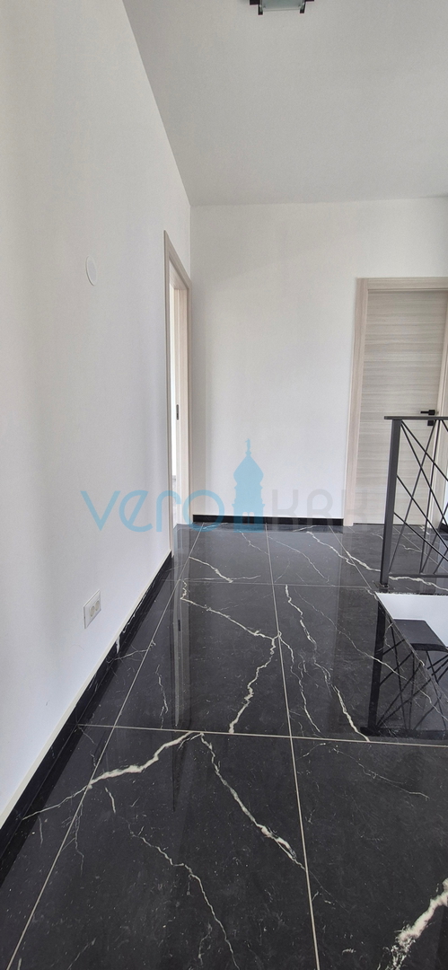 Isola di Krk, città di Krk, dintorni, villa 200m2, piscina, vista aperta, vendita