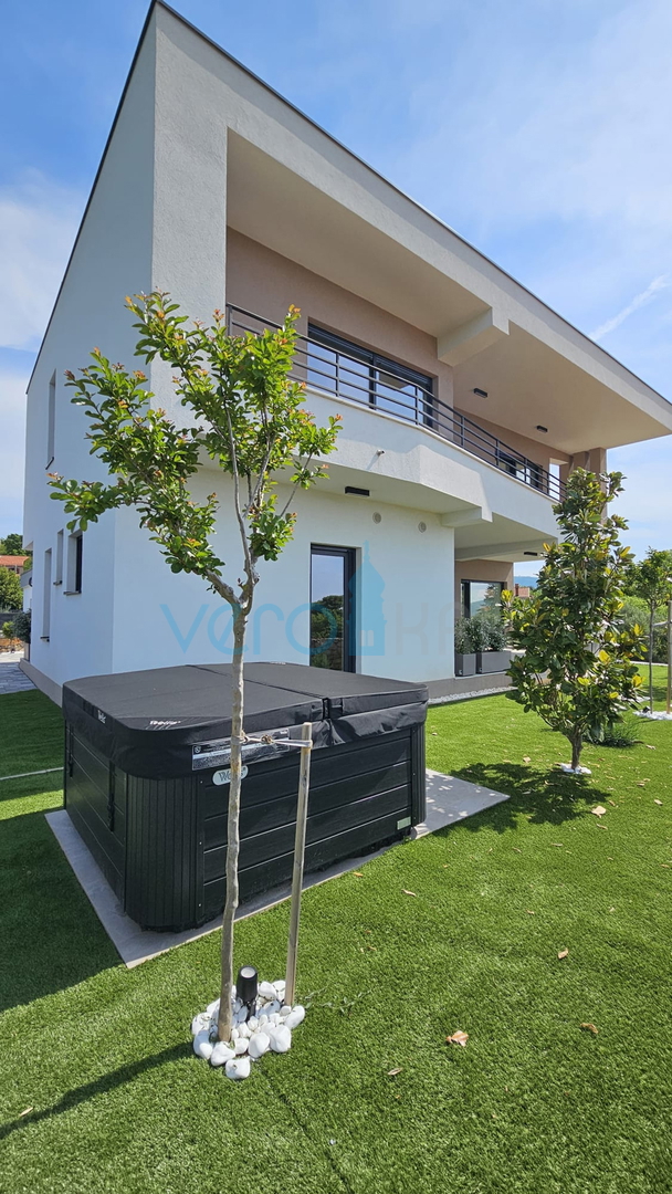 Isola di Krk, città di Krk, dintorni, villa 200m2, piscina, vista aperta, vendita