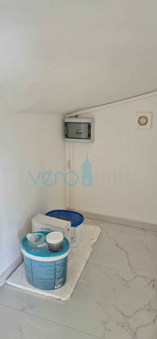 Isola di Krk, città di Krk, dintorni, villa 200m2, piscina, vista aperta, vendita
