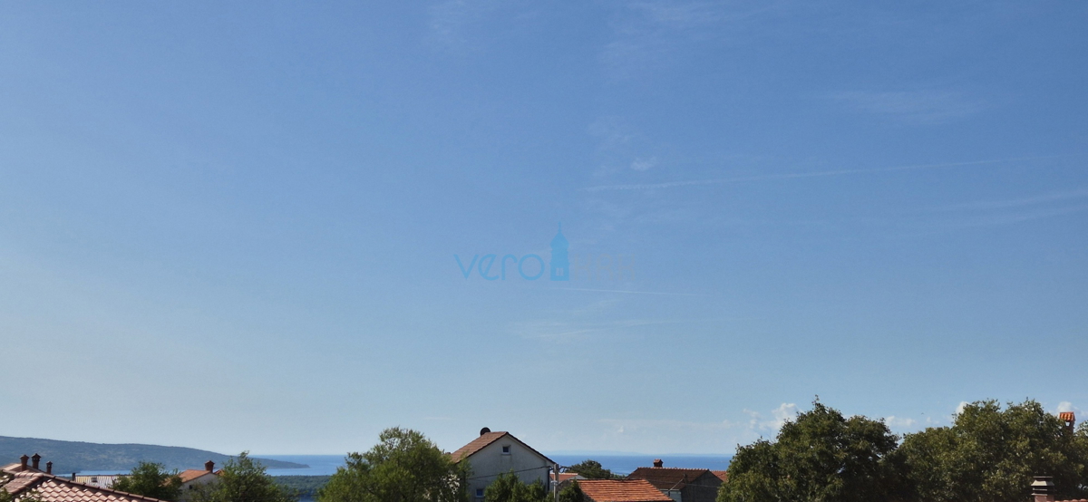 Città di Krk, periferia, casa indipendente con 3 appartamenti, giardino, vista mare, in vendita