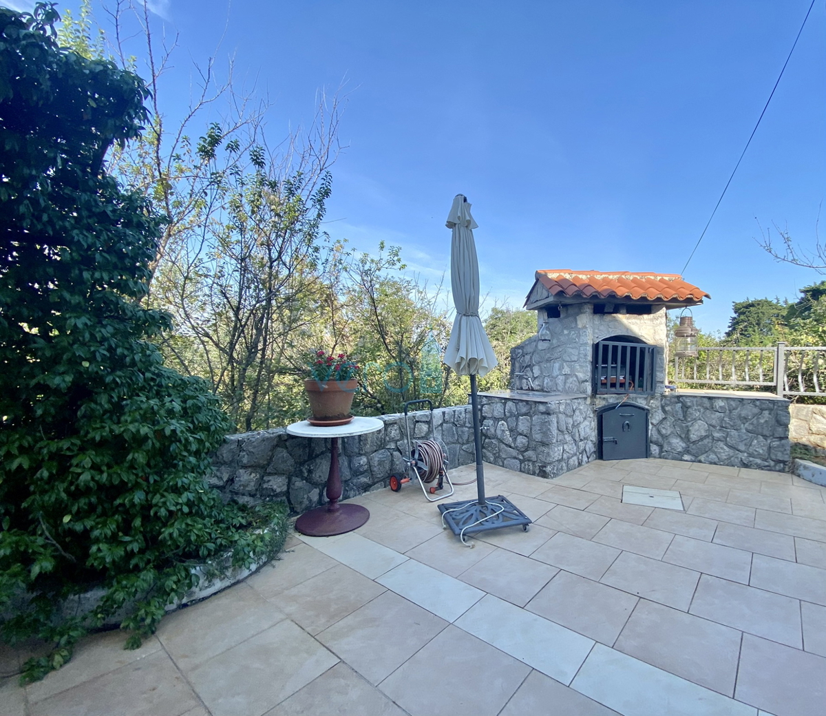 Dobrinj, Casa indipendente con giardino e vista mare, in vendita