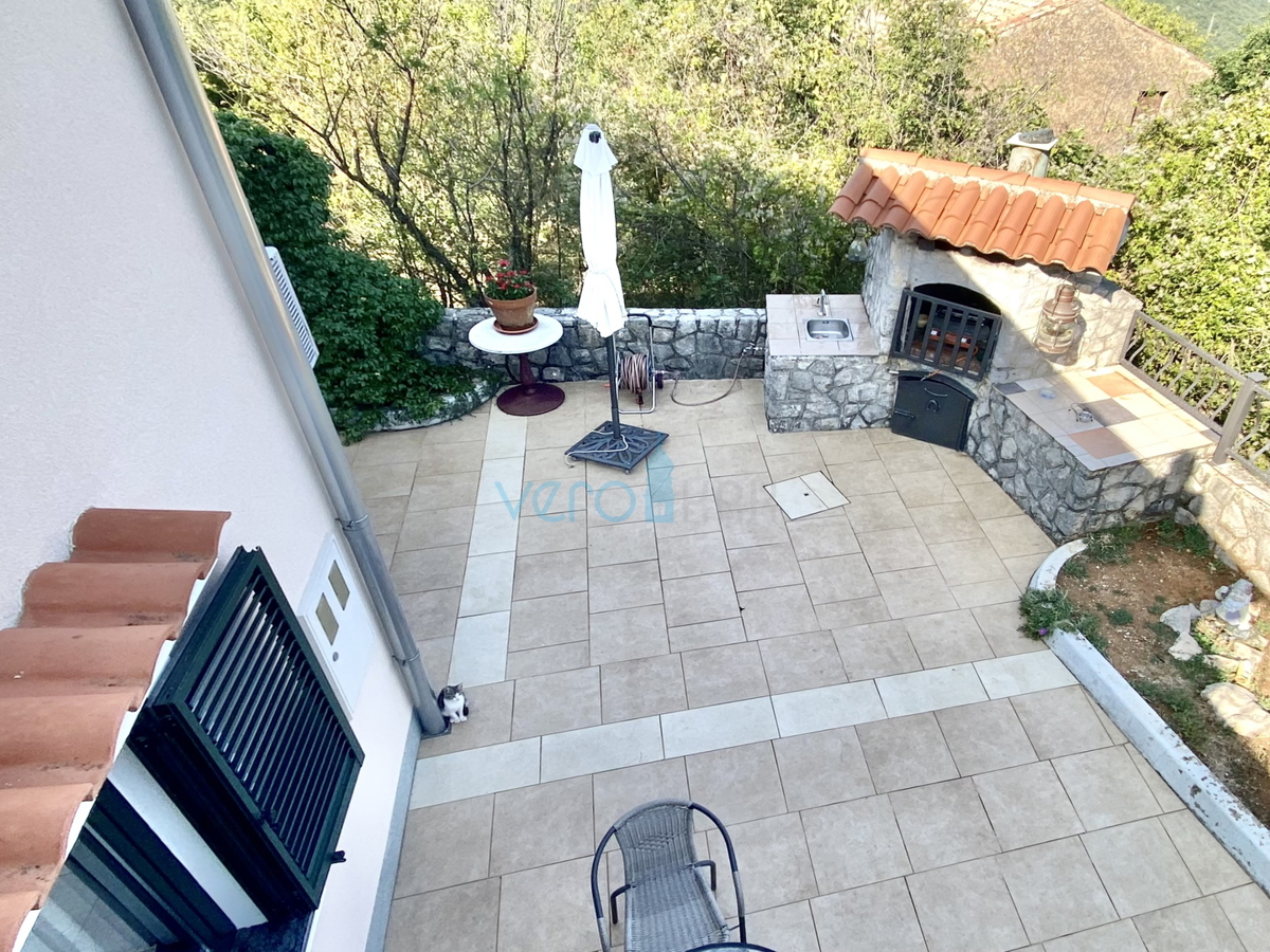 Dobrinj, Casa indipendente con giardino e vista mare, in vendita