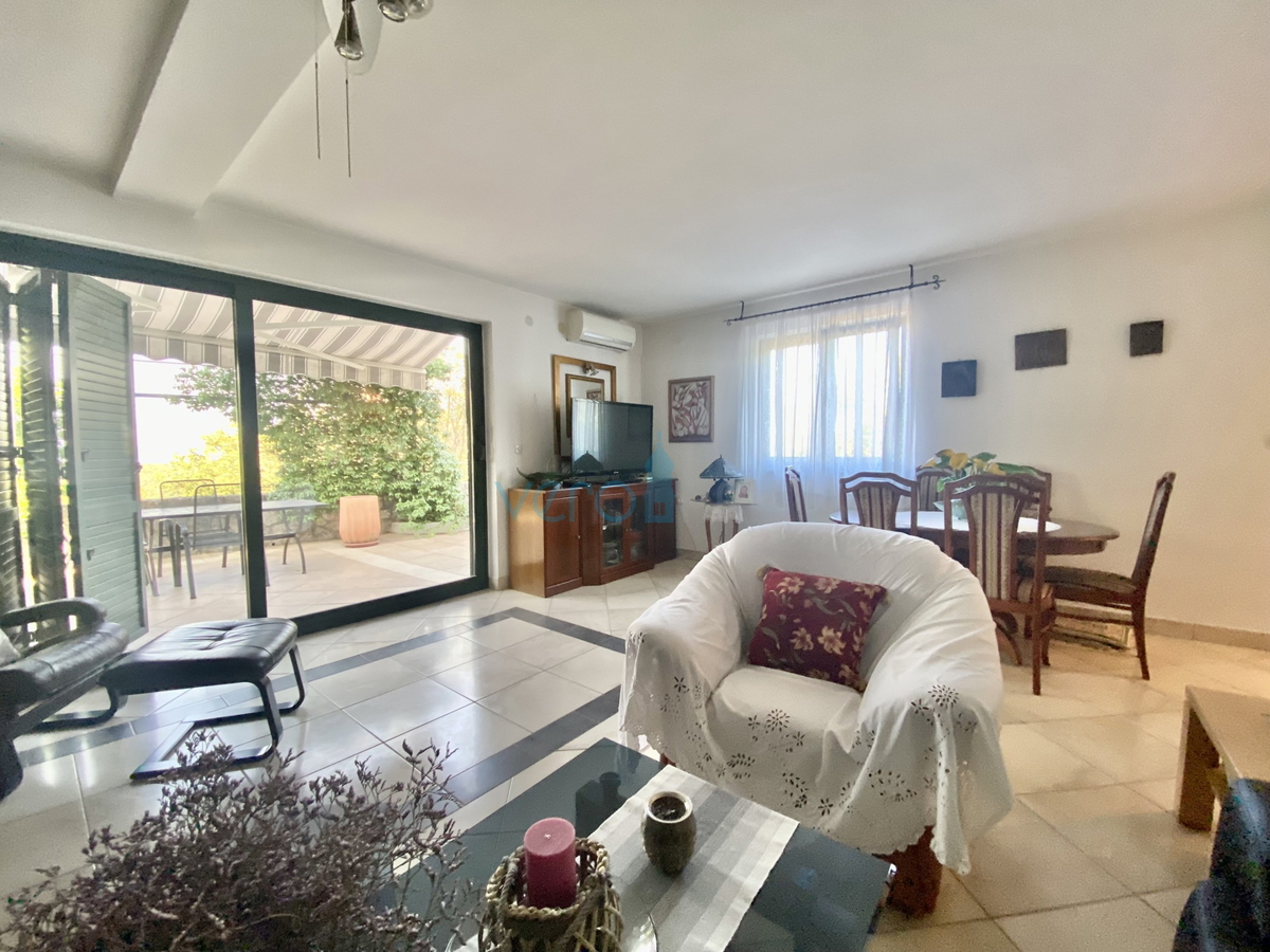 Dobrinj, Casa indipendente con giardino e vista mare, in vendita