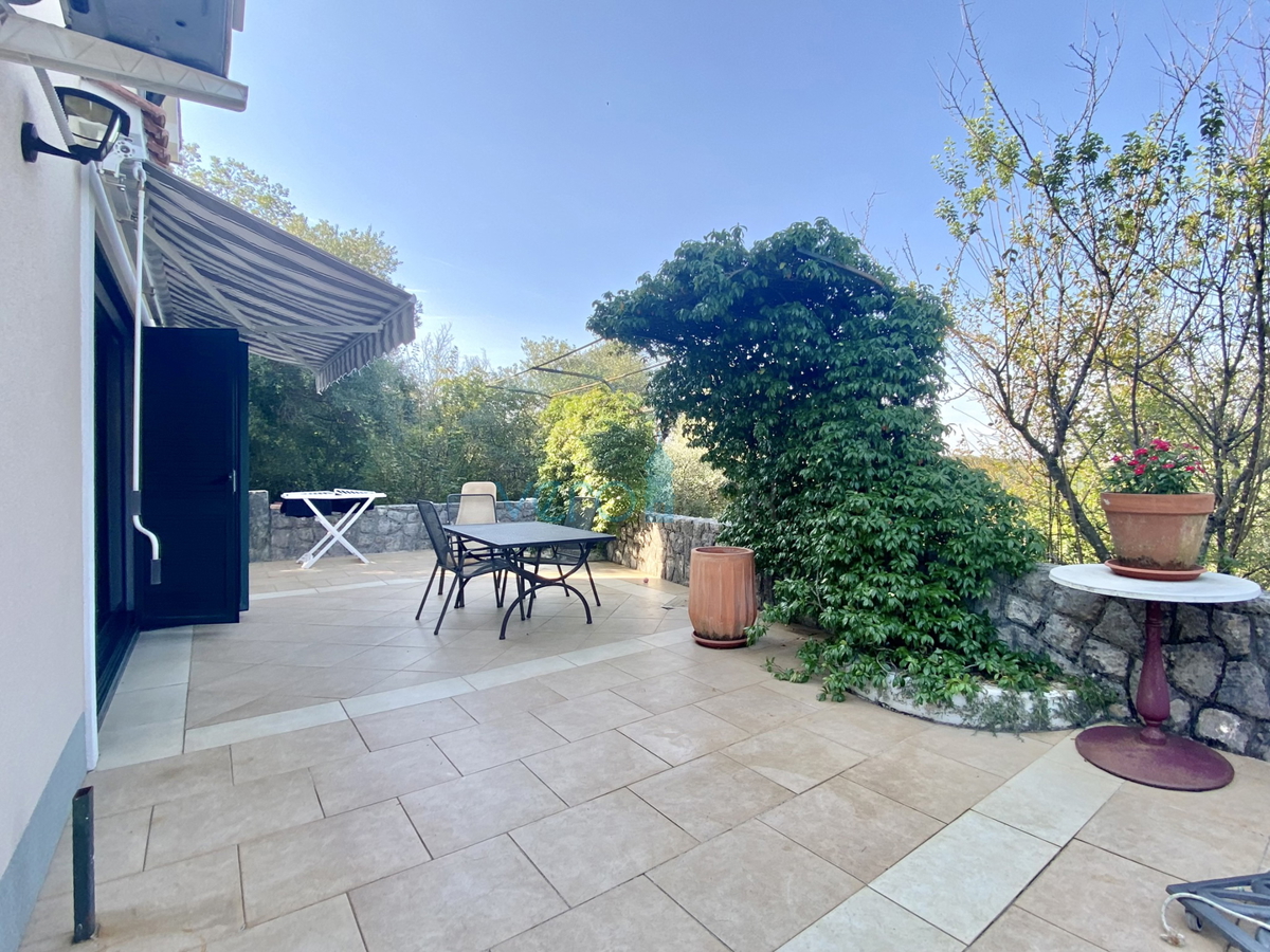 Dobrinj, Casa indipendente con giardino e vista mare, in vendita