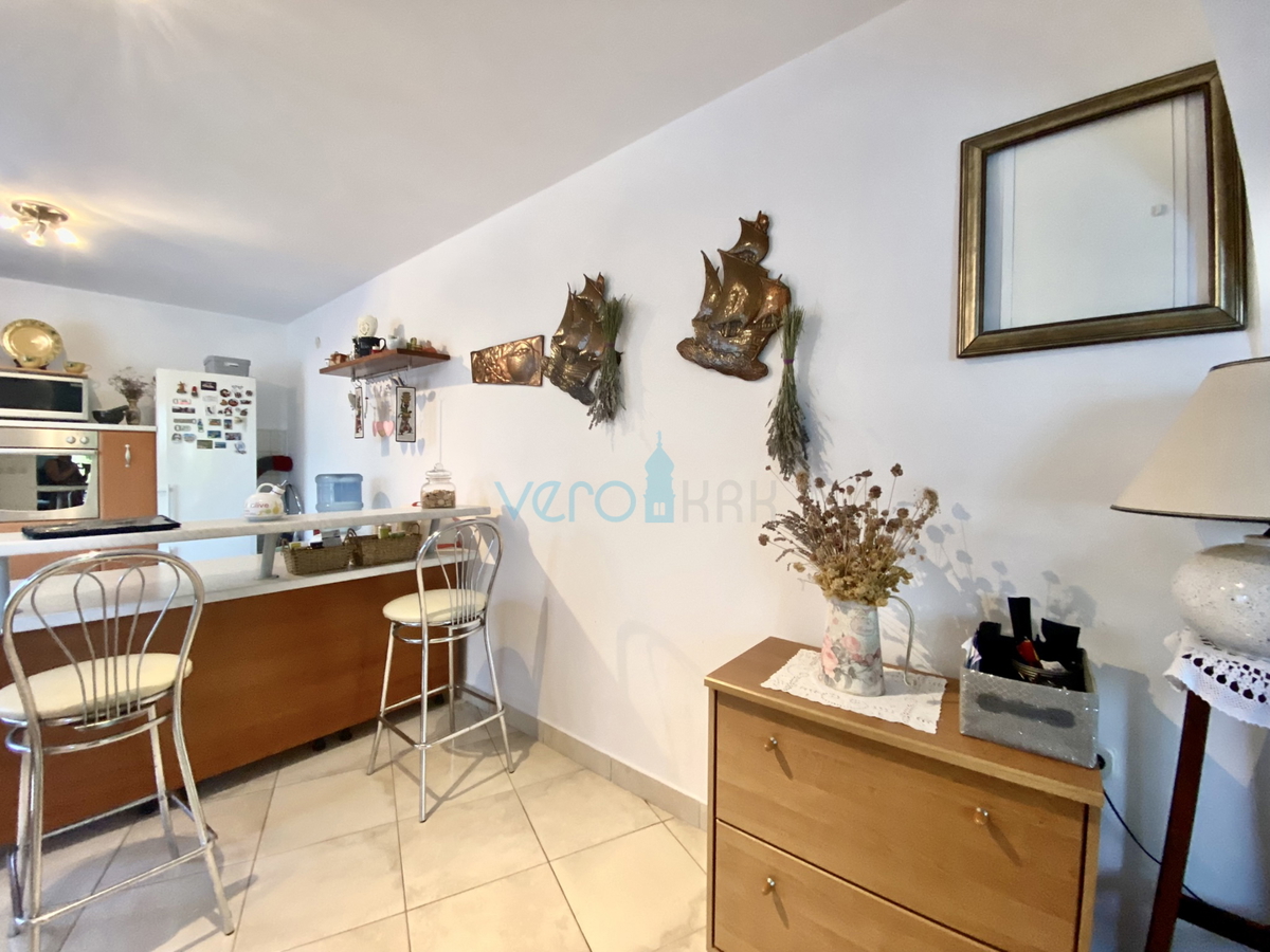 Dobrinj, Casa indipendente con giardino e vista mare, in vendita