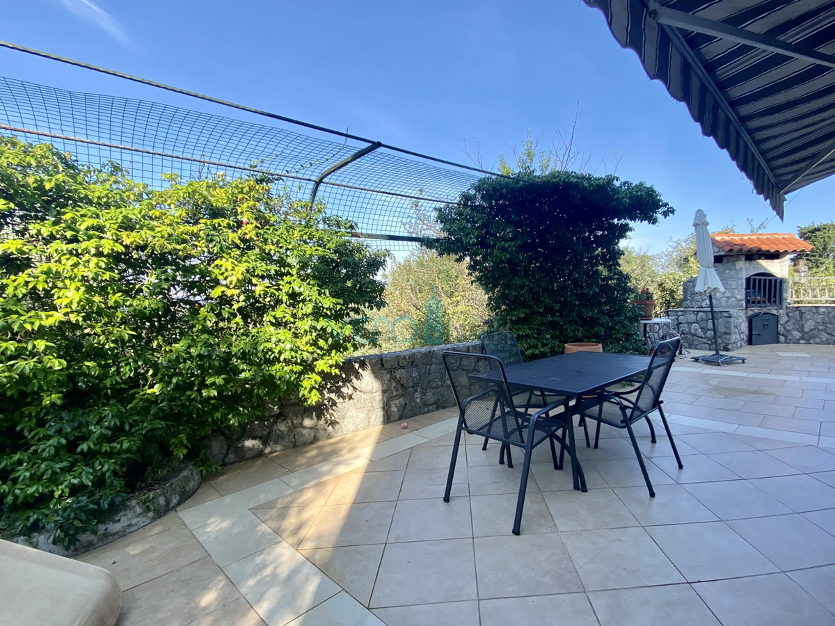 Dobrinj, Casa indipendente con giardino e vista mare, in vendita