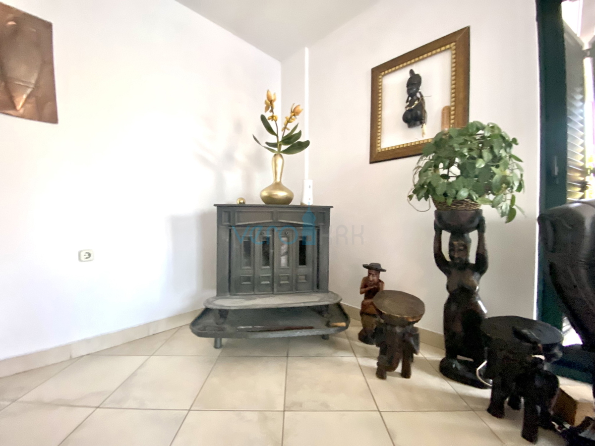 Dobrinj, Casa indipendente con giardino e vista mare, in vendita