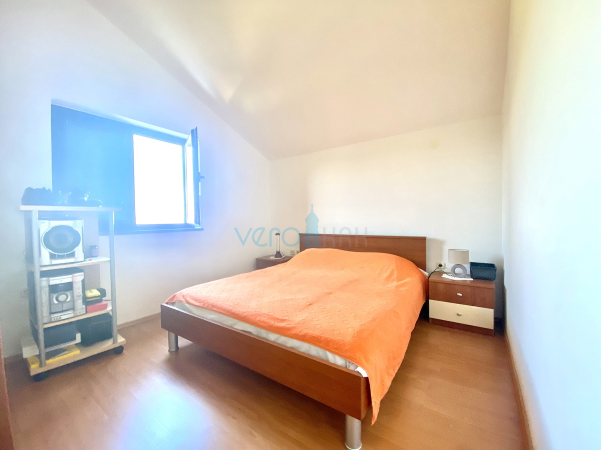 Dobrinj, Casa indipendente con giardino e vista mare, in vendita