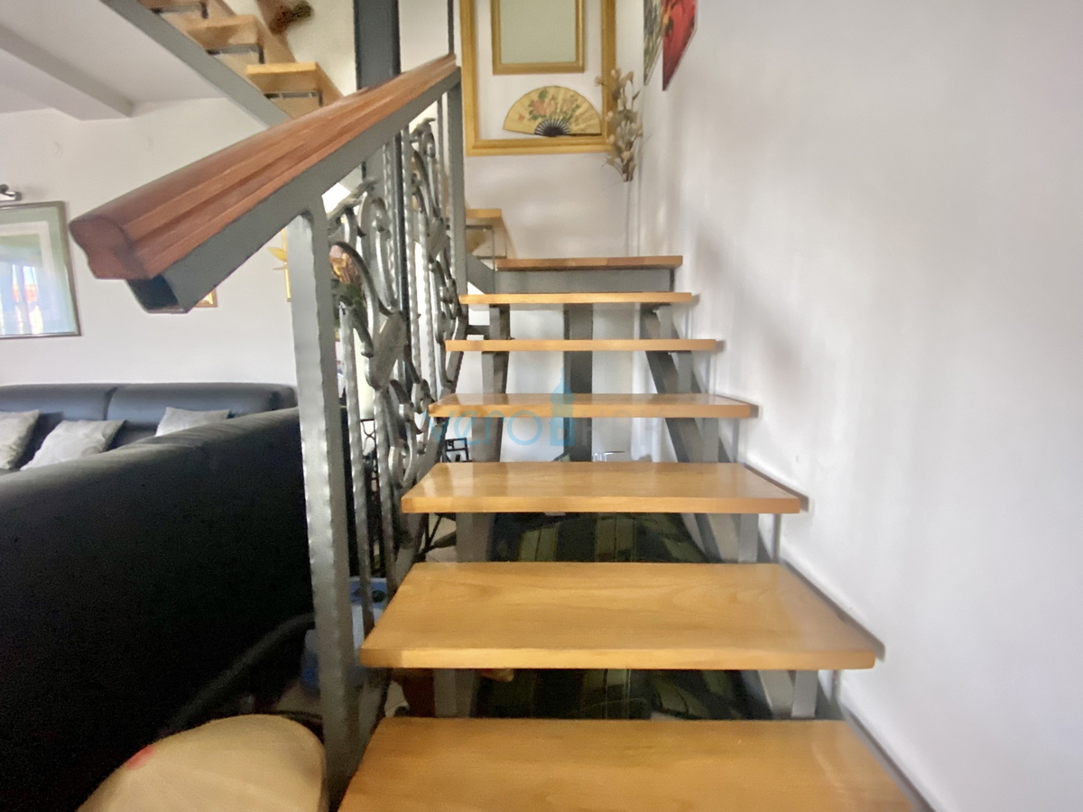 Dobrinj, Casa indipendente con giardino e vista mare, in vendita