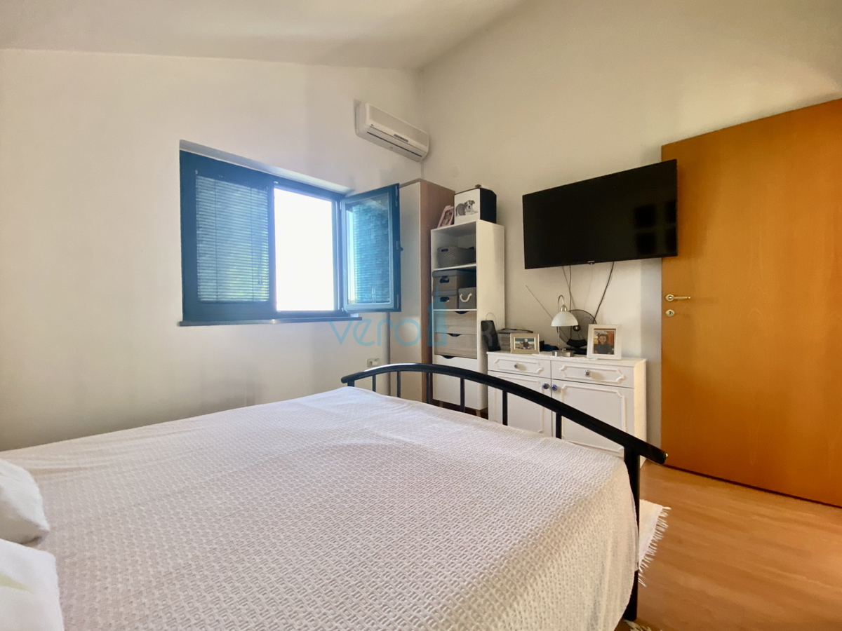 Dobrinj, Casa indipendente con giardino e vista mare, in vendita