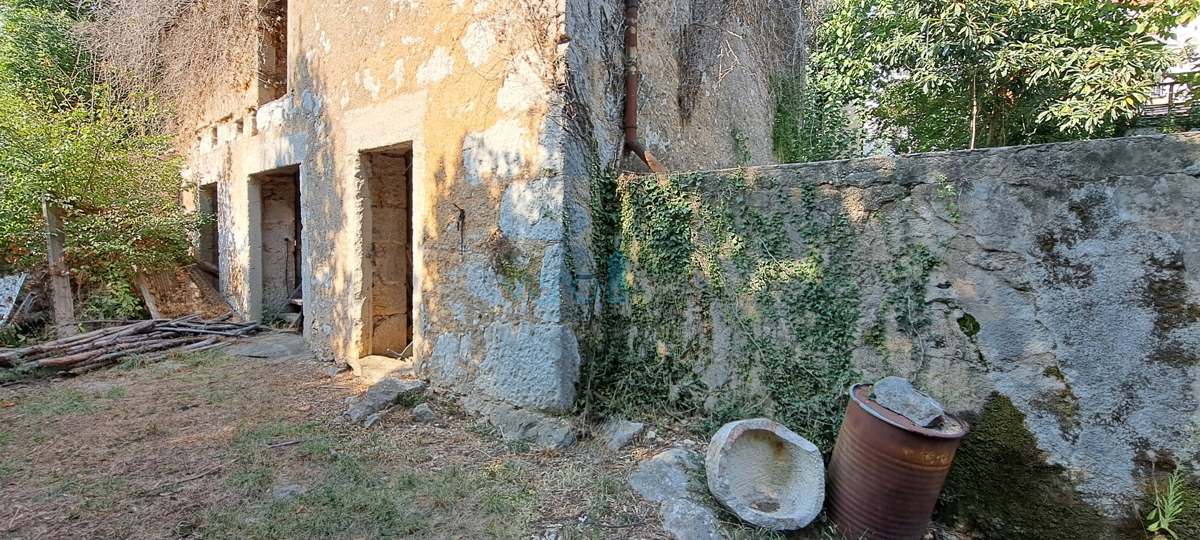 Isola di Krk, Omišalj, Terreno edificabile 563m2 con edificio, vendita