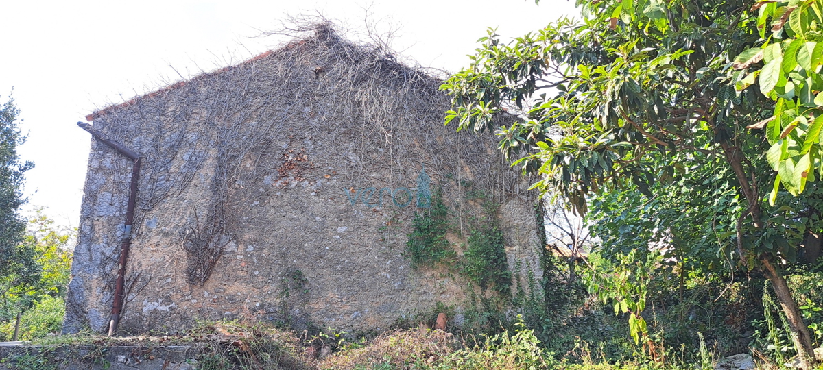 Isola di Krk, Omišalj, Terreno edificabile 563m2 con edificio, vendita