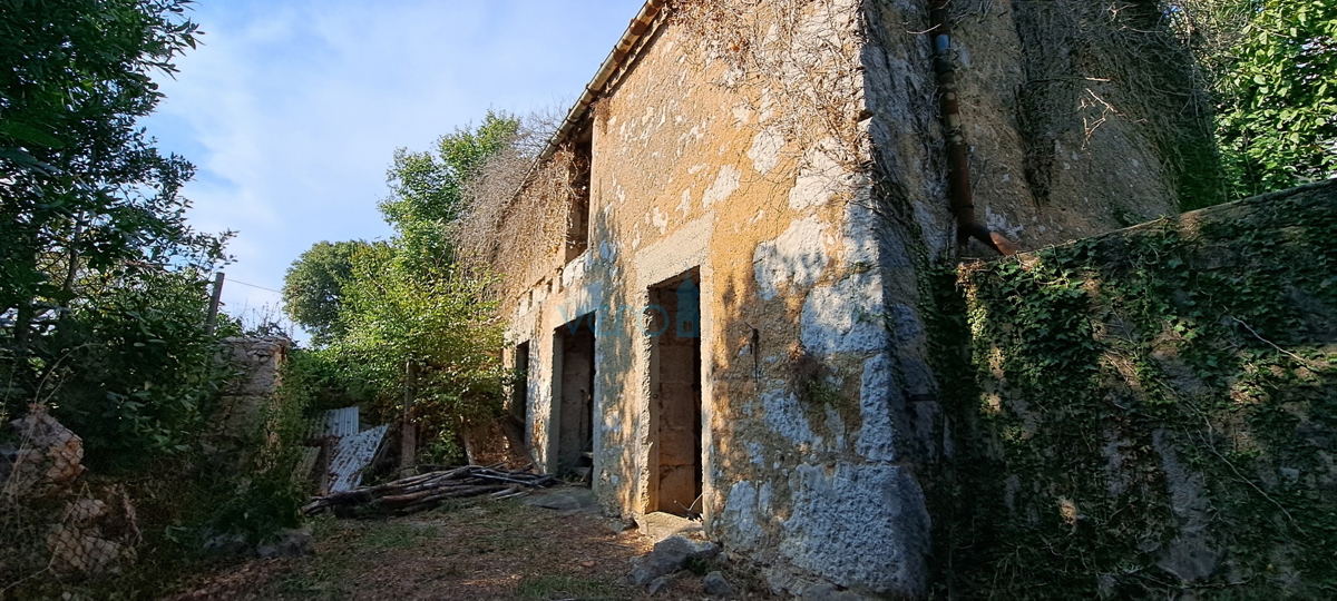 Isola di Krk, Omišalj, Terreno edificabile 563m2 con edificio, vendita