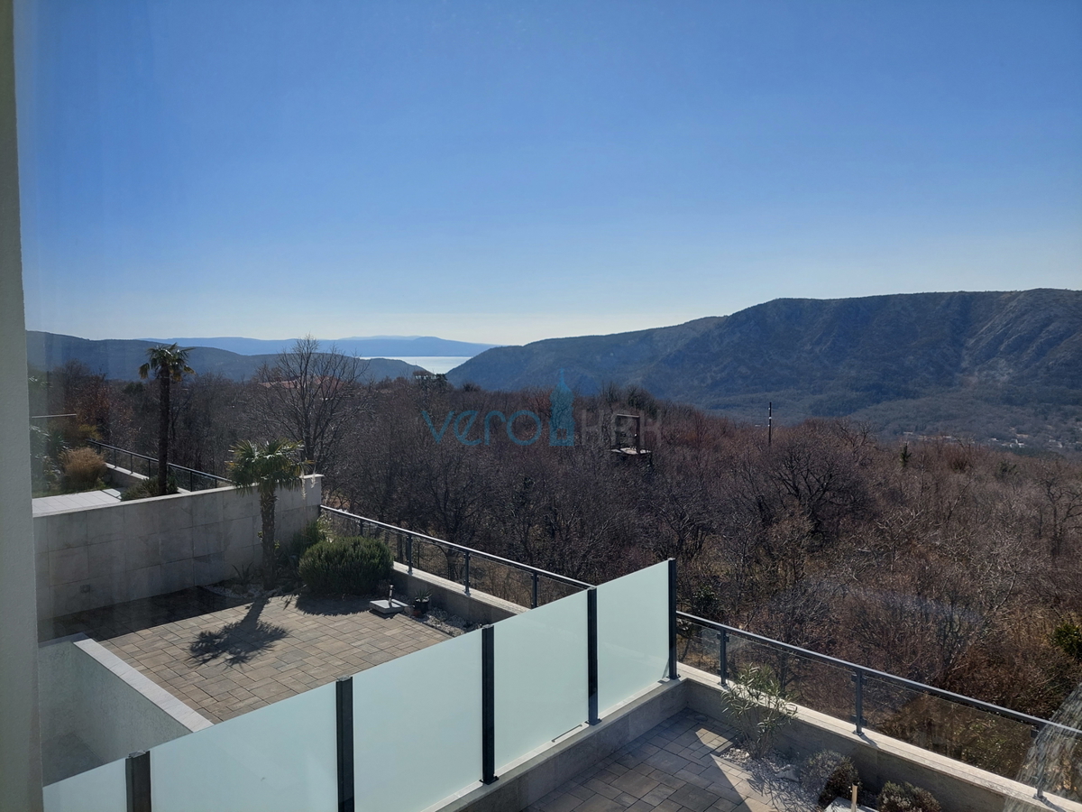 Crikvenica, entroterra - villa urbana con piscina, vendita