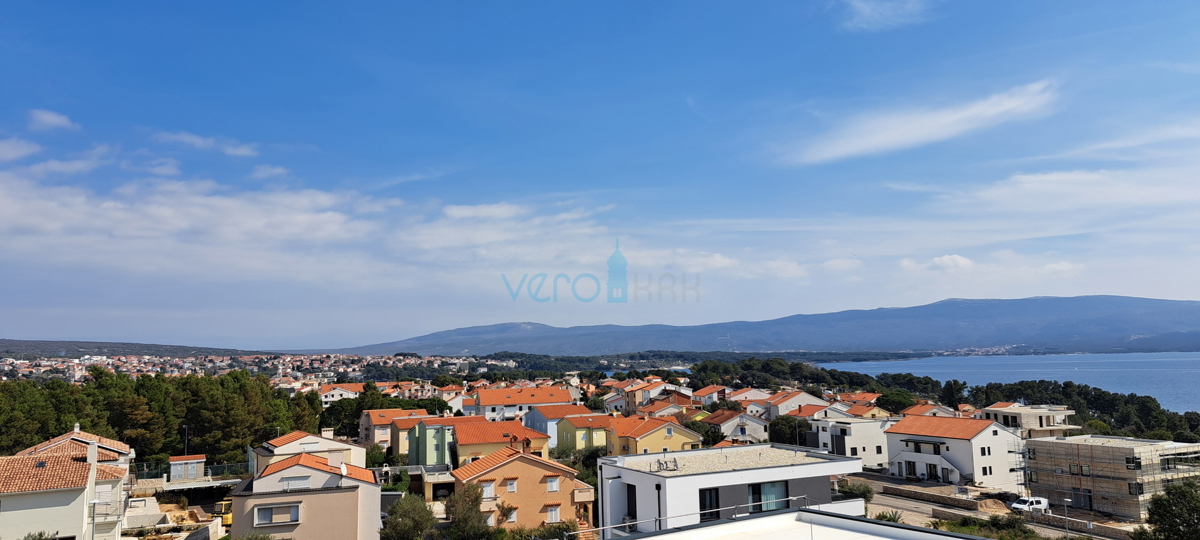 Città di Krk, moderno appartamento duplex, piscina sul tetto, terrazza, vista, nuova costruzione, vendita