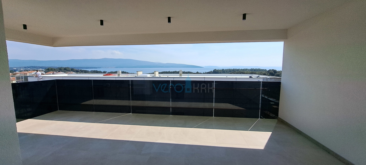 Città di Krk, moderno appartamento duplex, piscina sul tetto, terrazza, vista, nuova costruzione, vendita