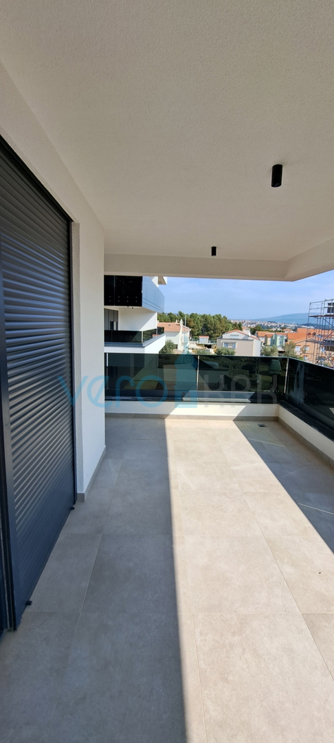 Città di Krk, moderno appartamento duplex, piscina sul tetto, terrazza, vista, nuova costruzione, vendita