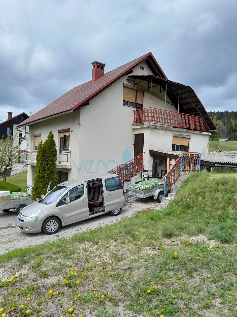 Čabar, Prezid, casa indipendente, ampio cortile, legnaia, in vendita