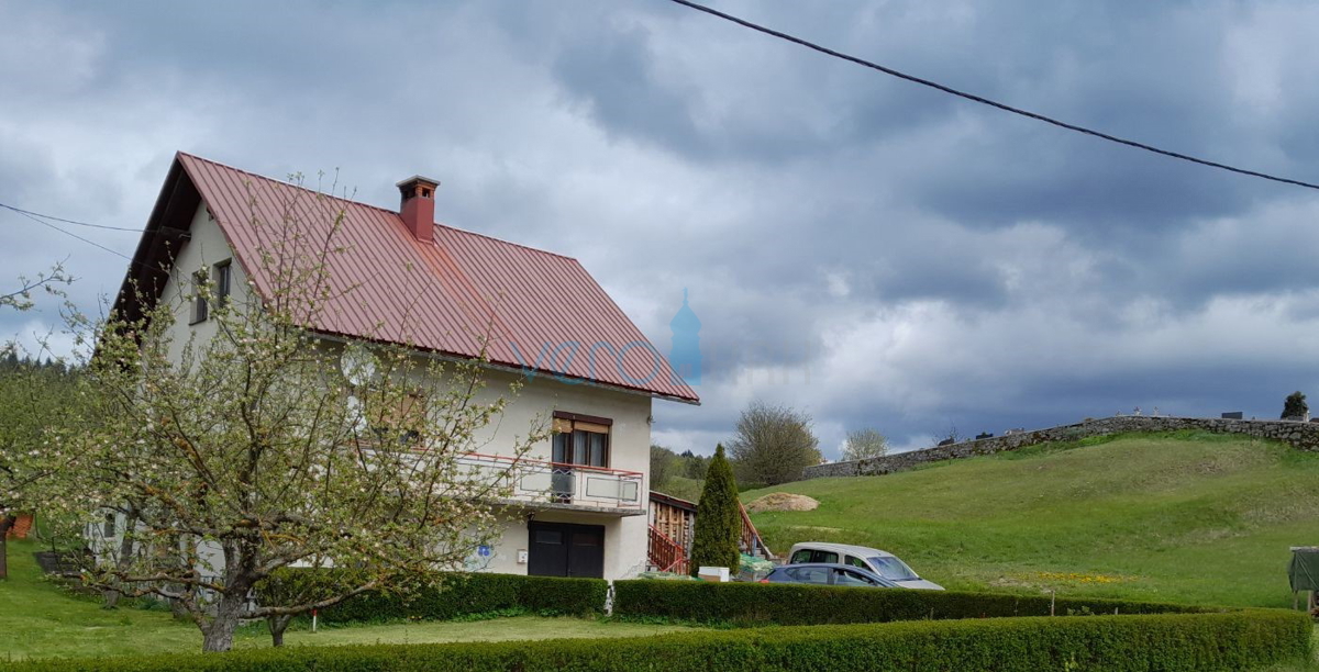 Čabar, Prezid, casa indipendente, ampio cortile, legnaia, in vendita