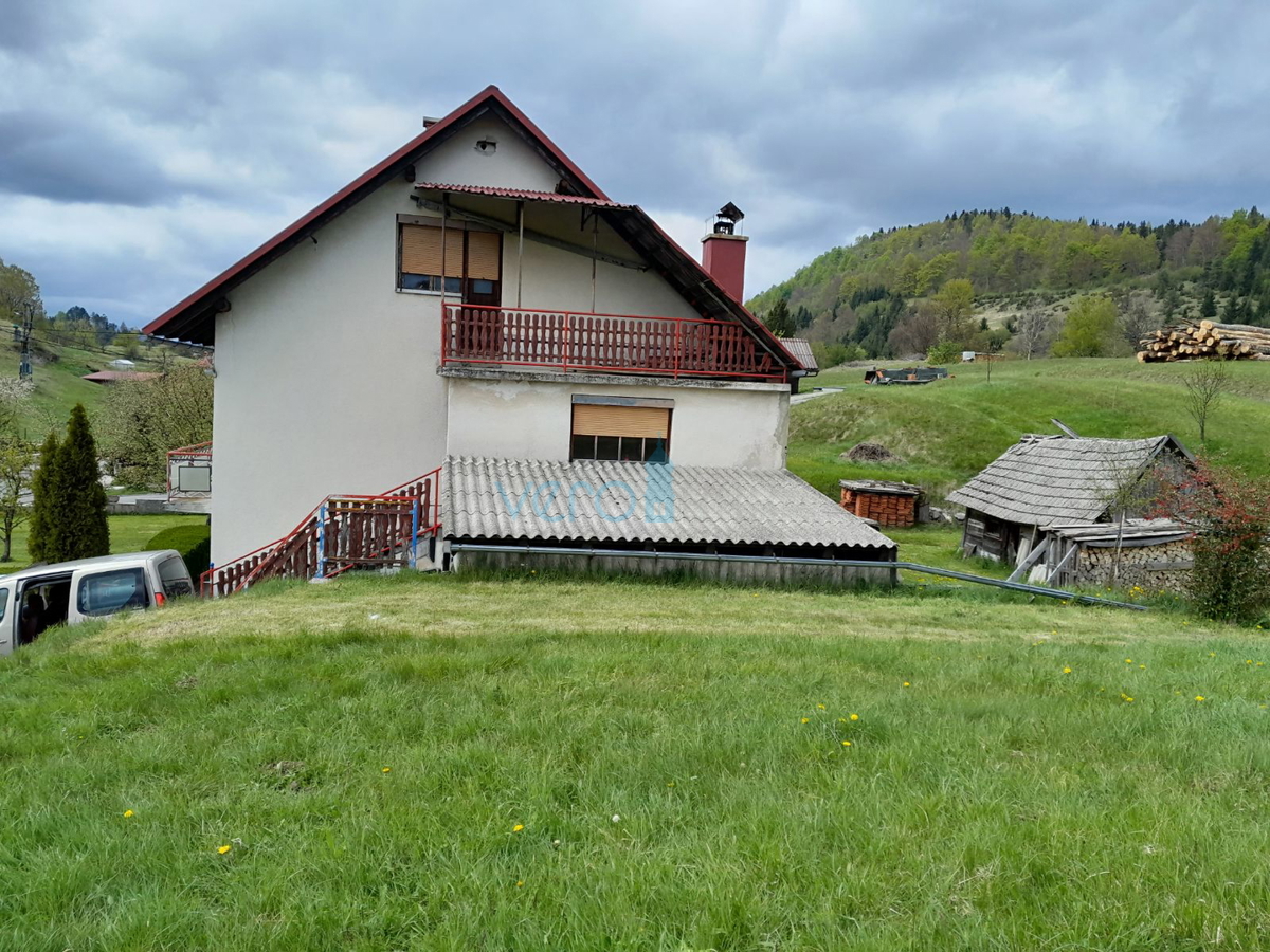 Čabar, Prezid, casa indipendente, ampio cortile, legnaia, in vendita