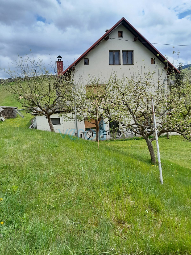 Čabar, Prezid, casa indipendente, ampio cortile, legnaia, in vendita