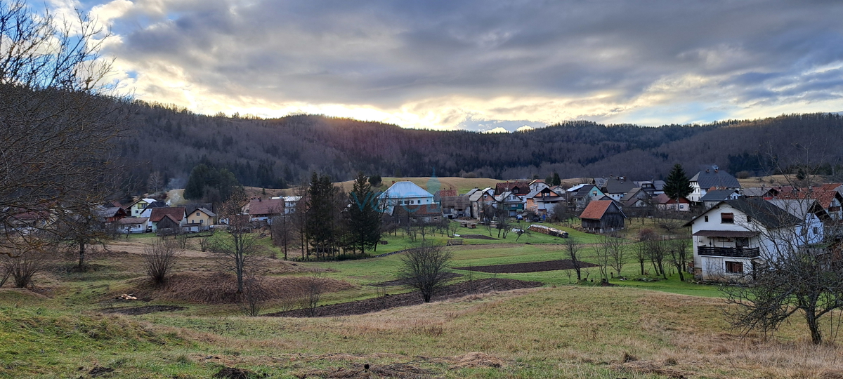 Čabar, Prezid, casa indipendente, ampio cortile, legnaia, in vendita